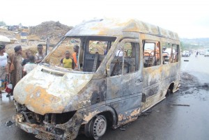 Côte d'Ivoire: Un minicar tue accidentellement une dame à  Adjamé, le véhicule incendié par la foule en colère