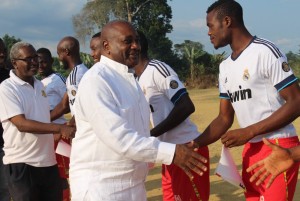 Cameroun: Football, les championnats de vacances s'achèvent par des récompenses et place à  l'école