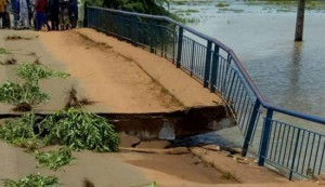 Bénin : Le pont coupé, des centaines de camions en partance pour le Niger bloqués