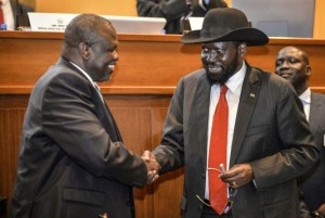 Soudan du Sud:  A Addis Abeba , Salva Kiir et  l'ex- chef rebelle Riek Machar signent un accord de paix