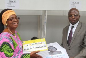 Côte d'Ivoire : Locales 2018, les candidats reçoivent les affiches et spécimens de bulletins de vote pour la campagne électorale