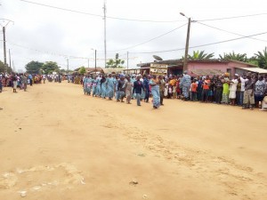 Côte d'Ivoire : Les travaux du bitumage de l'axe  Tiapoum-Aboisso  d'un coût de 37 milliards lancés