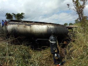 Côte d'Ivoire : Un camion-citerne fait une sortie de route et prend feu sur l'axe Tiassalé-Hermankono, plus de peur que de mal