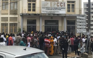 Côte d'Ivoire : Forte affluence devant les centres de vote au top départ des locales 2018