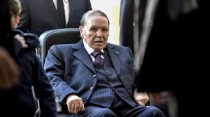 Algérie : Cloué dans un fauteuil roulant, Bouteflika candidat à   un cinquième mandat