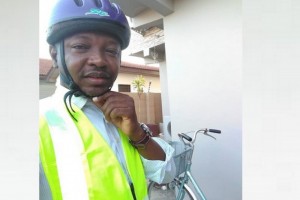 Ghana : Cherté du carburant, le député Ras Mubarak part à  vélo pour le parlement