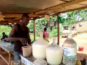 Cameroun :  Vente du vin de palme, un business en plein essor