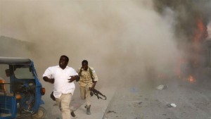 Somalie : Trois explosions  à  Mogadiscio font au moins  vingt morts  et 17 blessés