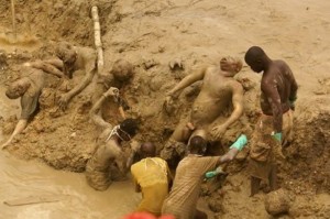 Côte d'Ivoire : Deux orpailleurs clandestins trouvent la mort  suite à  un éboulement dans une mine d'or au centre du pays