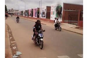 Côte d'Ivoire : Bouaké, procédant au contrôle des pièces, un policier se fait renverser par un conducteur de moto et disparaît