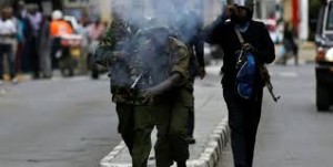 Kenya : Deux policiers  corrompus  libérés de force par leurs collègues