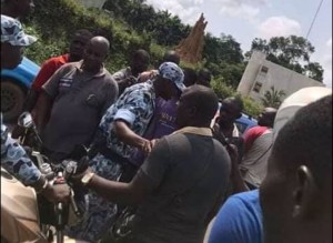 Côte d'Ivoire : Suspicion d'installation d'un barrage sur l'axe Sikensi-Elibou, la voie bloquée par des transporteurs mécontents